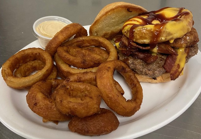 Macho Burger & Onion Rings